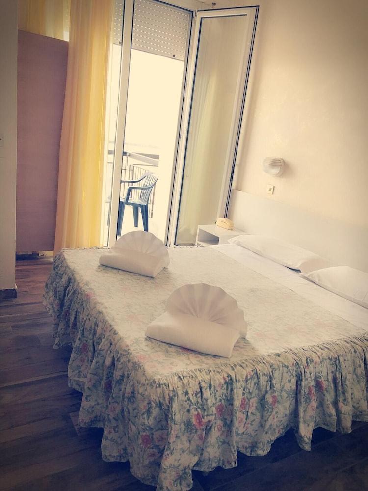 Hotel Brenta Viserbella di Rimini Dış mekan fotoğraf